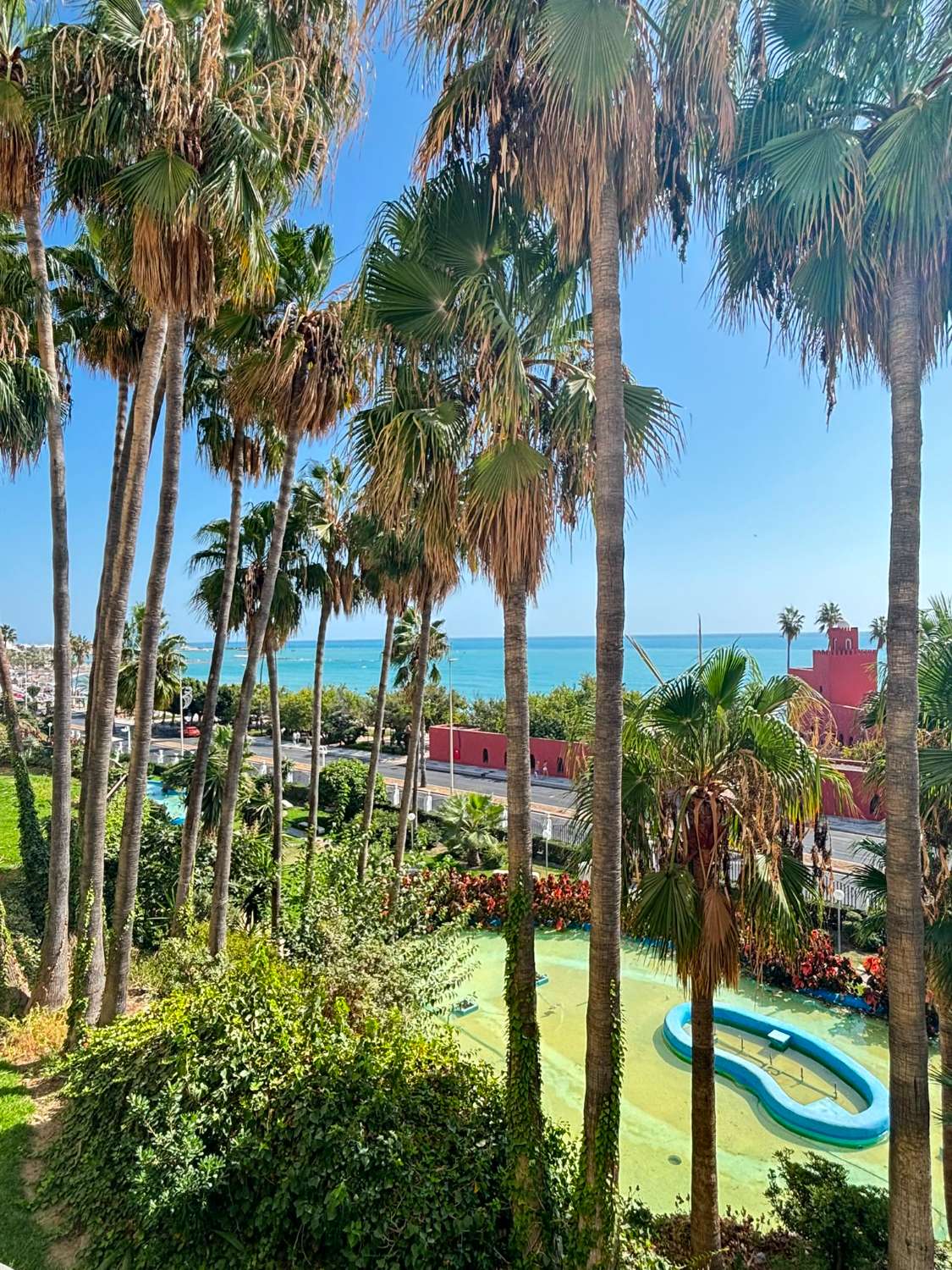 Media Temporada .Se alquila desde  01/11/2026 hasta 31/3/2027 bonito estudio en Benalmadena Costa con vistas al mar