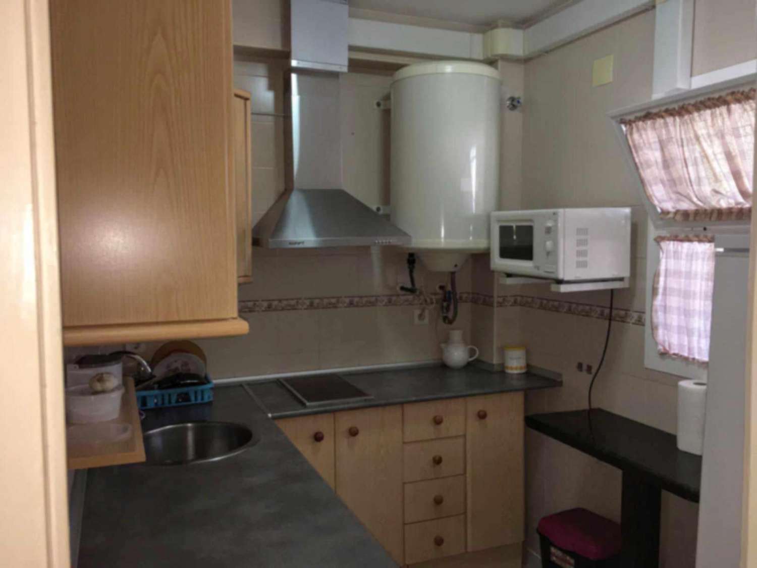 Media Temporada . Se alquila desde  1.9.26-30.6.27 bonito apartamento con vistas al mar en Torremolinos
