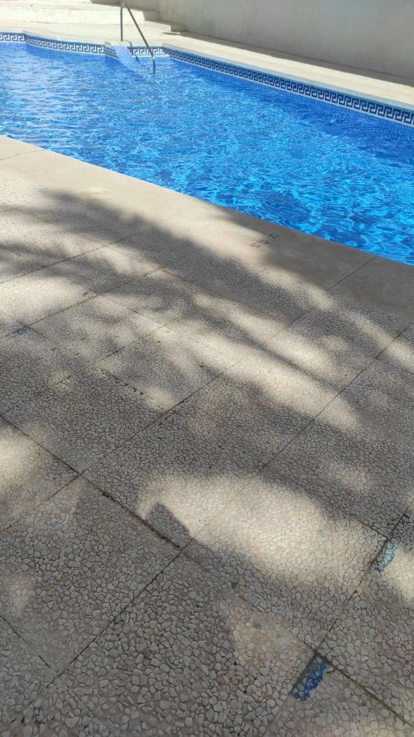 Media Temporada . Se alquila desde  1.9.26-30.6.27 bonito apartamento con vistas al mar en Torremolinos