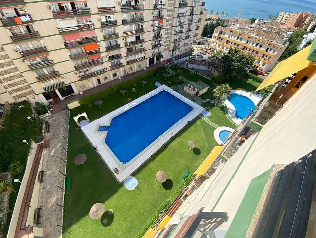 Larga temporada . Se alquila bonito estudio en Benalmádena cerca de la playa.