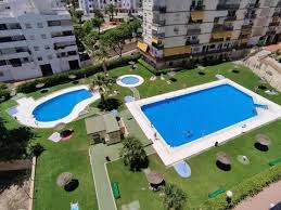 Media Temporada  . Se alquila bonito estudio  desde 1.9.26-30.6.27  en Benalmádena cerca de la playa.