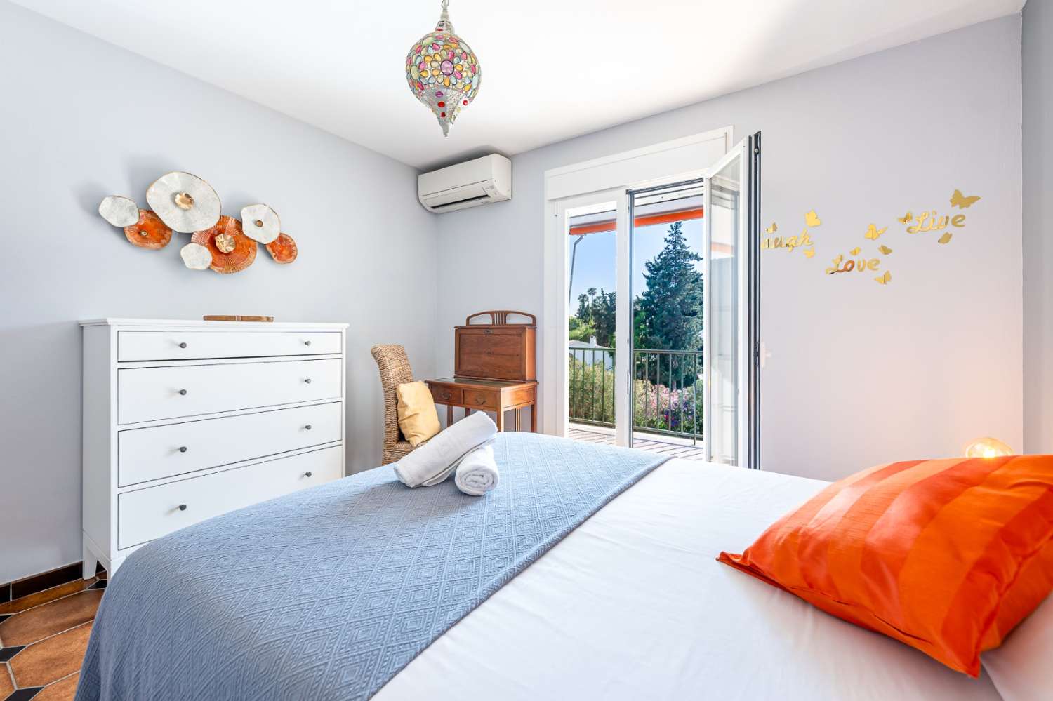 LOCATION À LONG TERME À PARTIR DU 15.10.26 BEL APPARTEMENT AU BORD DE LA MER DANS LE QUARTIER DE CHAPARRAL (MIJAS COSTA)