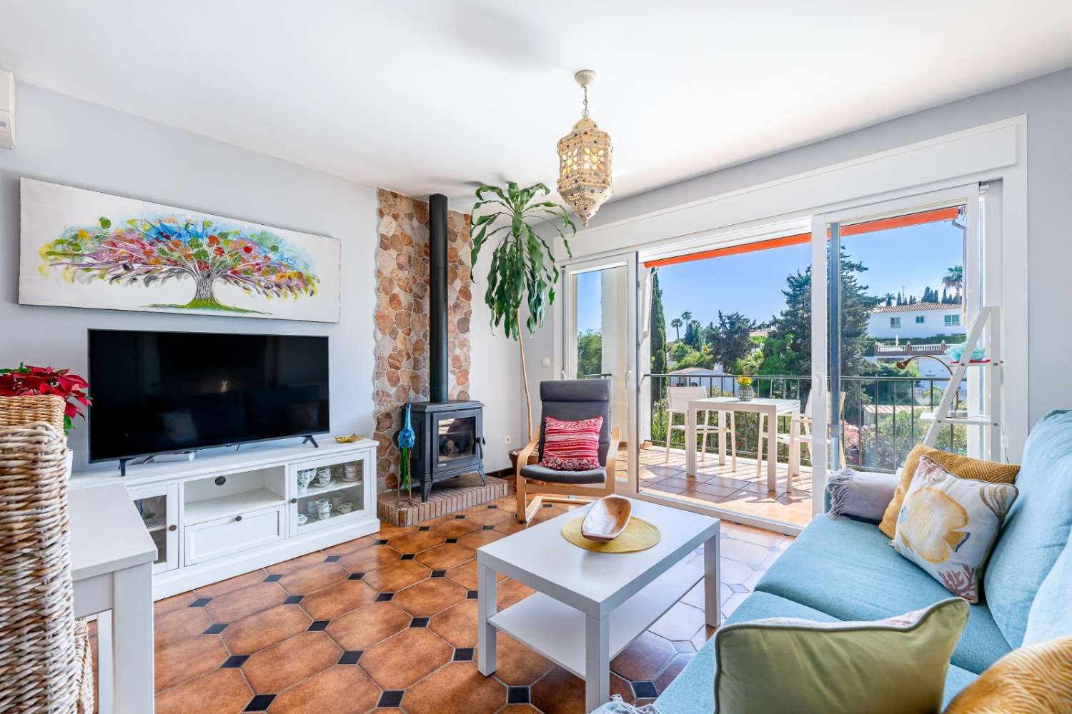 LOCATION À LONG TERME À PARTIR DU 15.10.26 BEL APPARTEMENT AU BORD DE LA MER DANS LE QUARTIER DE CHAPARRAL (MIJAS COSTA)