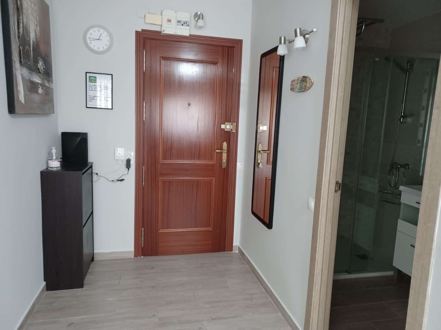 À LOUER DU 1.9.26 AU 15.6.27 BEL APPARTEMENT À 100 MÈTRES DE LA PLAGE À BENALMADENA