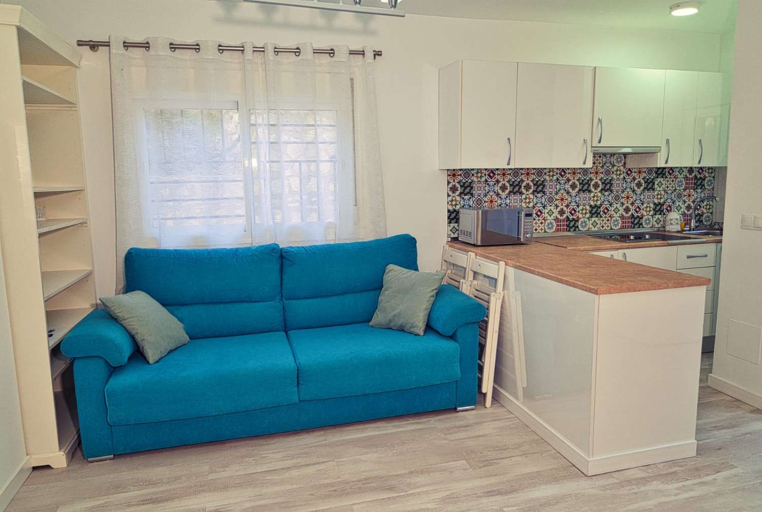 À LOUER DU 1.9.26 AU 15.6.27 BEL APPARTEMENT À 100 MÈTRES DE LA PLAGE À BENALMADENA