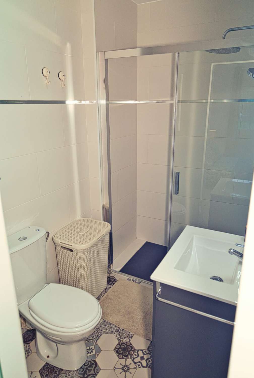 À LOUER DU 1.9.26 AU 15.6.27 BEL APPARTEMENT À 100 MÈTRES DE LA PLAGE À BENALMADENA