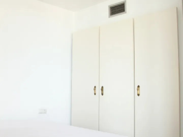 Longue saison. Bel appartement à louer sur la plage de la deuxième ligne avec vue sur la mer à Playamar (Torremolinos)