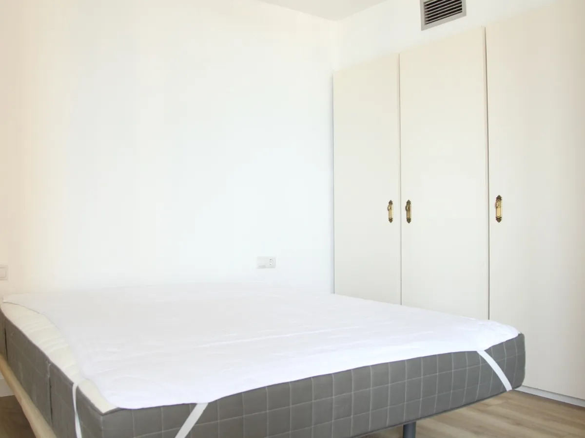 Longue saison. Bel appartement à louer sur la plage de la deuxième ligne avec vue sur la mer à Playamar (Torremolinos)
