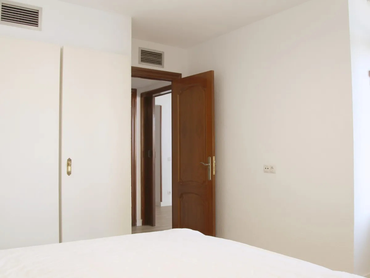 Longue saison. Bel appartement à louer sur la plage de la deuxième ligne avec vue sur la mer à Playamar (Torremolinos)