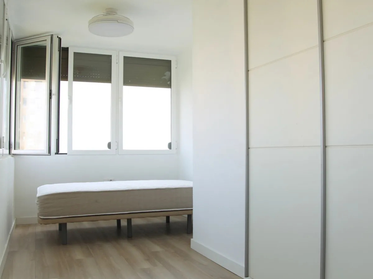 Longue saison. Bel appartement à louer sur la plage de la deuxième ligne avec vue sur la mer à Playamar (Torremolinos)