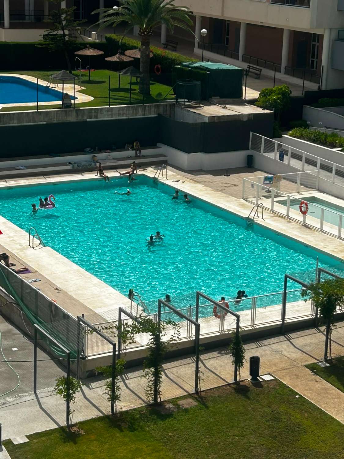 Media Temporada . Se alquila desde 1.2.27  hasta  11 meses bonito apartamento en zona Las Lagunas  (Mijas)