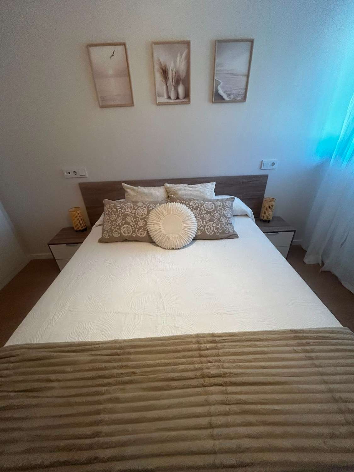 Media Temporada . Se alquila desde 1.2.27  hasta  11 meses bonito apartamento en zona Las Lagunas  (Mijas)