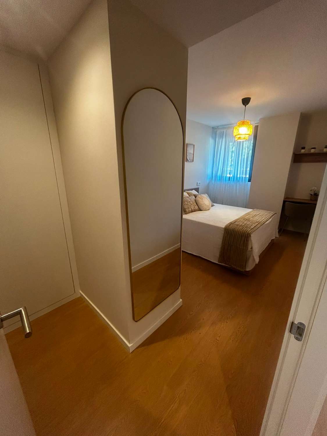 Media Temporada . Se alquila desde 1.2.27  hasta  11 meses bonito apartamento en zona Las Lagunas  (Mijas)