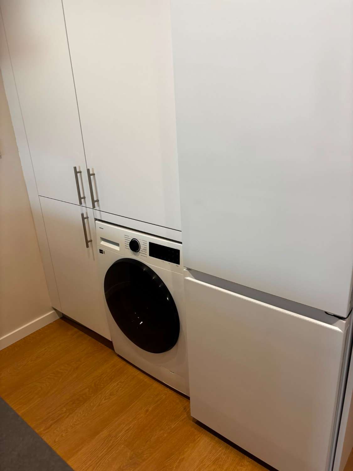 Media Temporada . Se alquila desde 1.2.27  hasta  11 meses bonito apartamento en zona Las Lagunas  (Mijas)