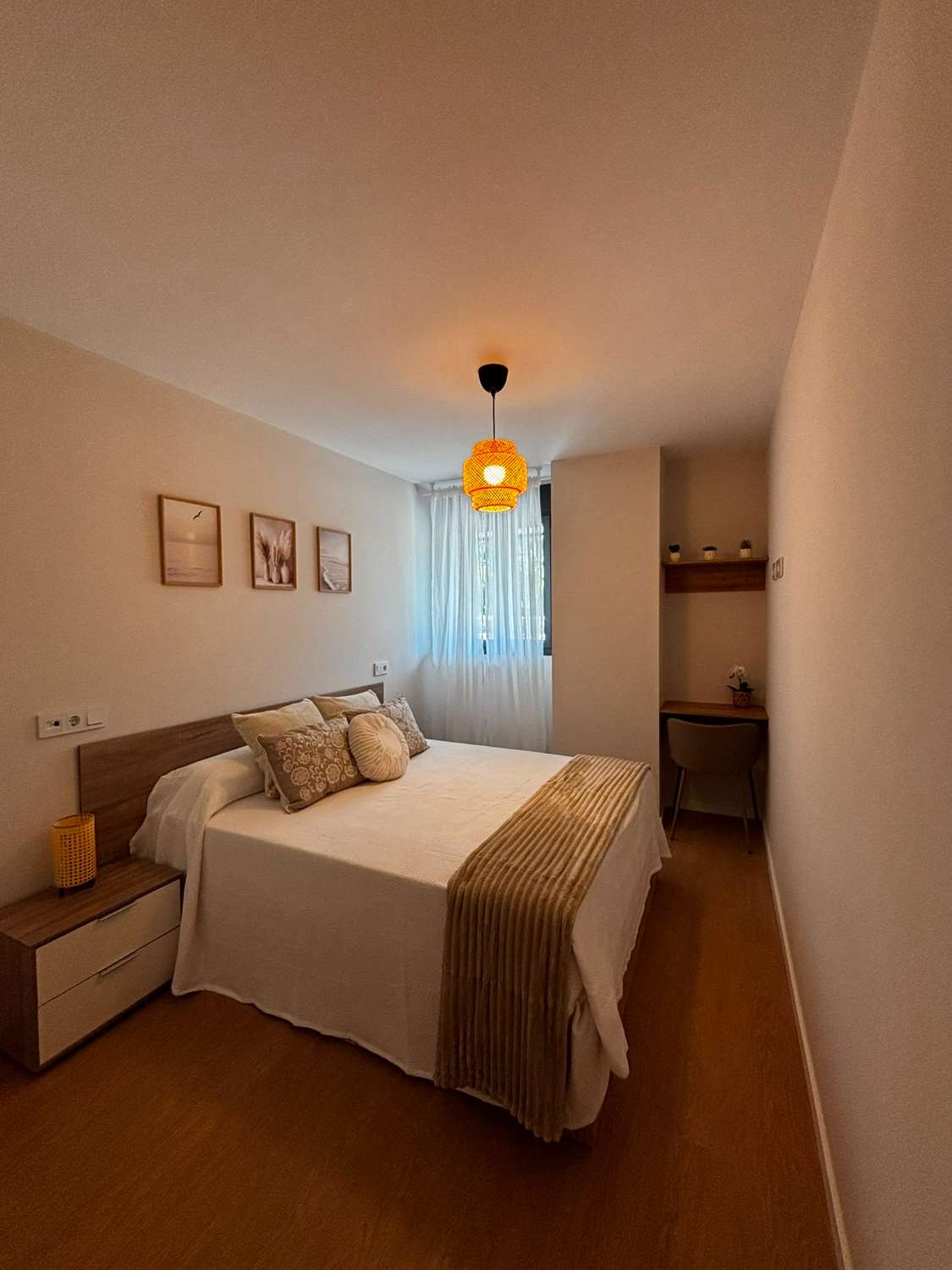 Media Temporada . Se alquila desde 1.2.27  hasta  11 meses bonito apartamento en zona Las Lagunas  (Mijas)