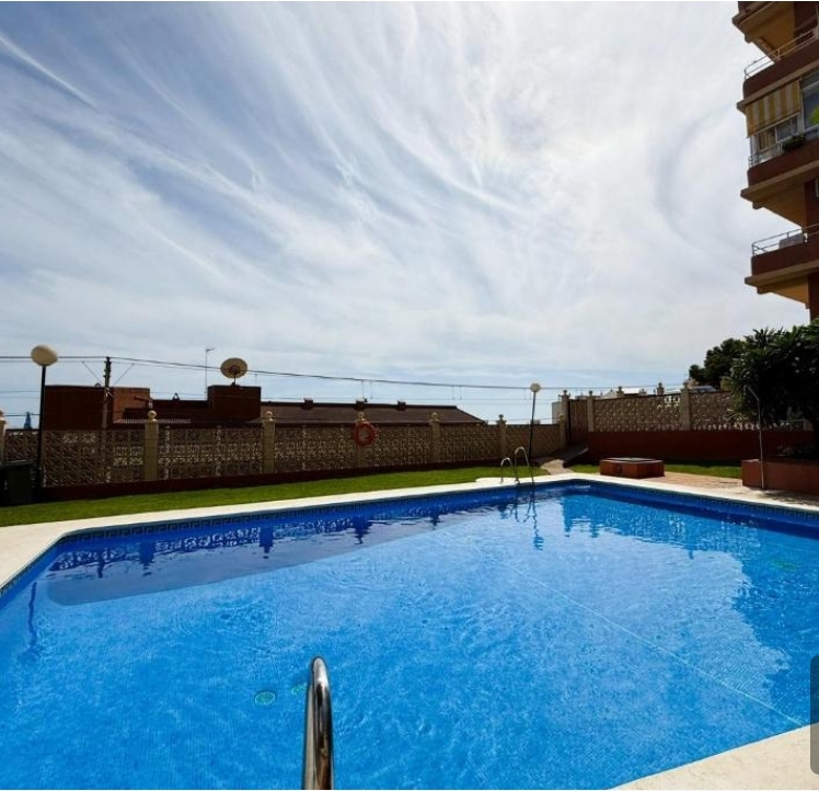 Media temporada Se alquila  desde  23.10.26-31.5.27  con vistas al mar (Torremolinos)