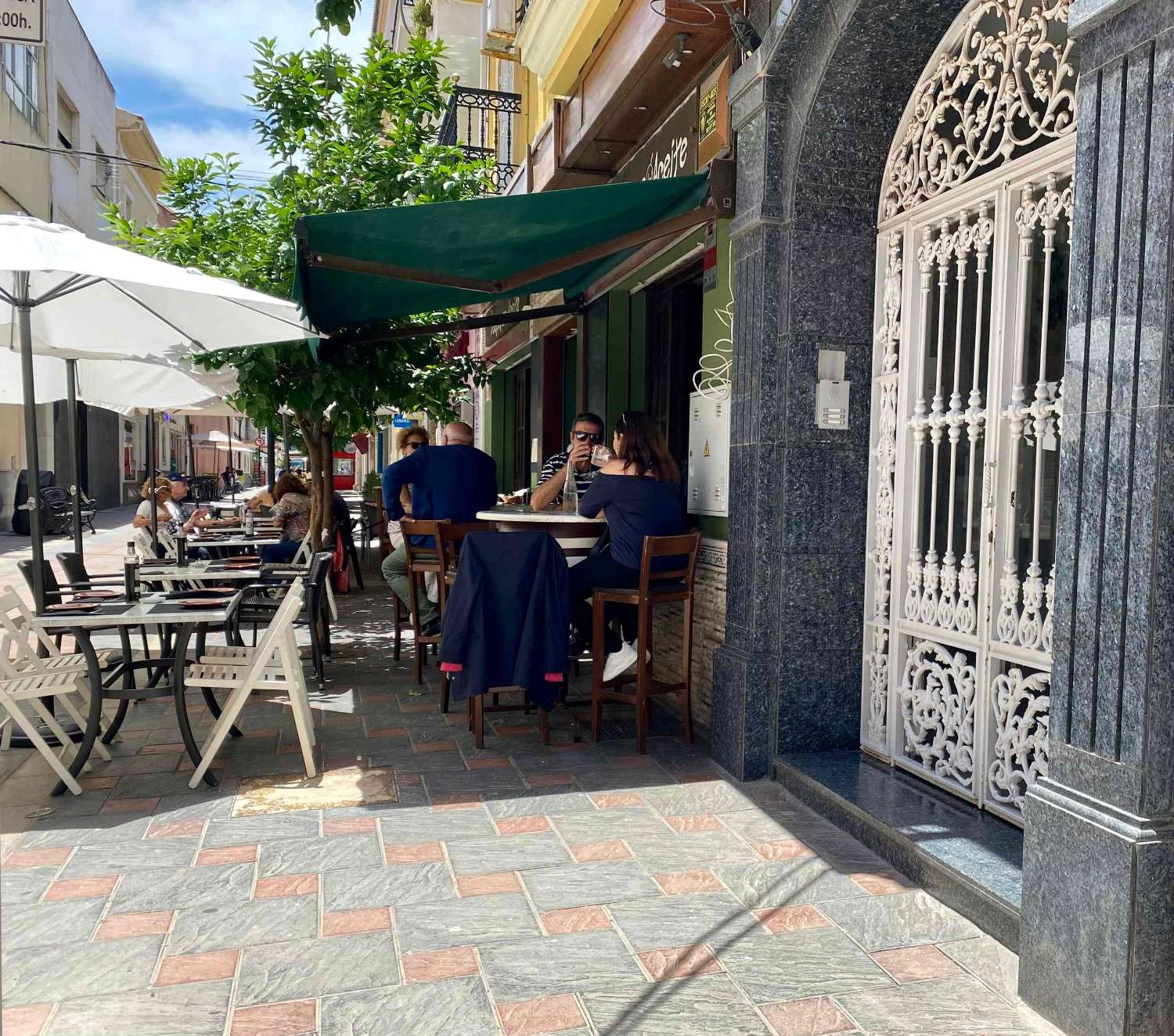 Media Temporada . Se alquila desde 1.9.26-30.6.27 gran piso en el centro de Fuengirola