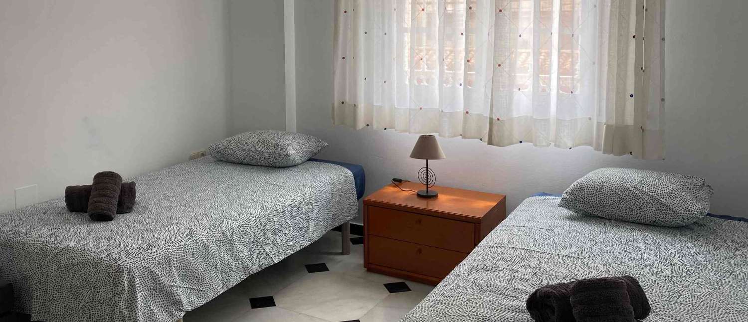 Media Temporada . Se alquila desde 1.9.26-30.6.27 gran piso en el centro de Fuengirola