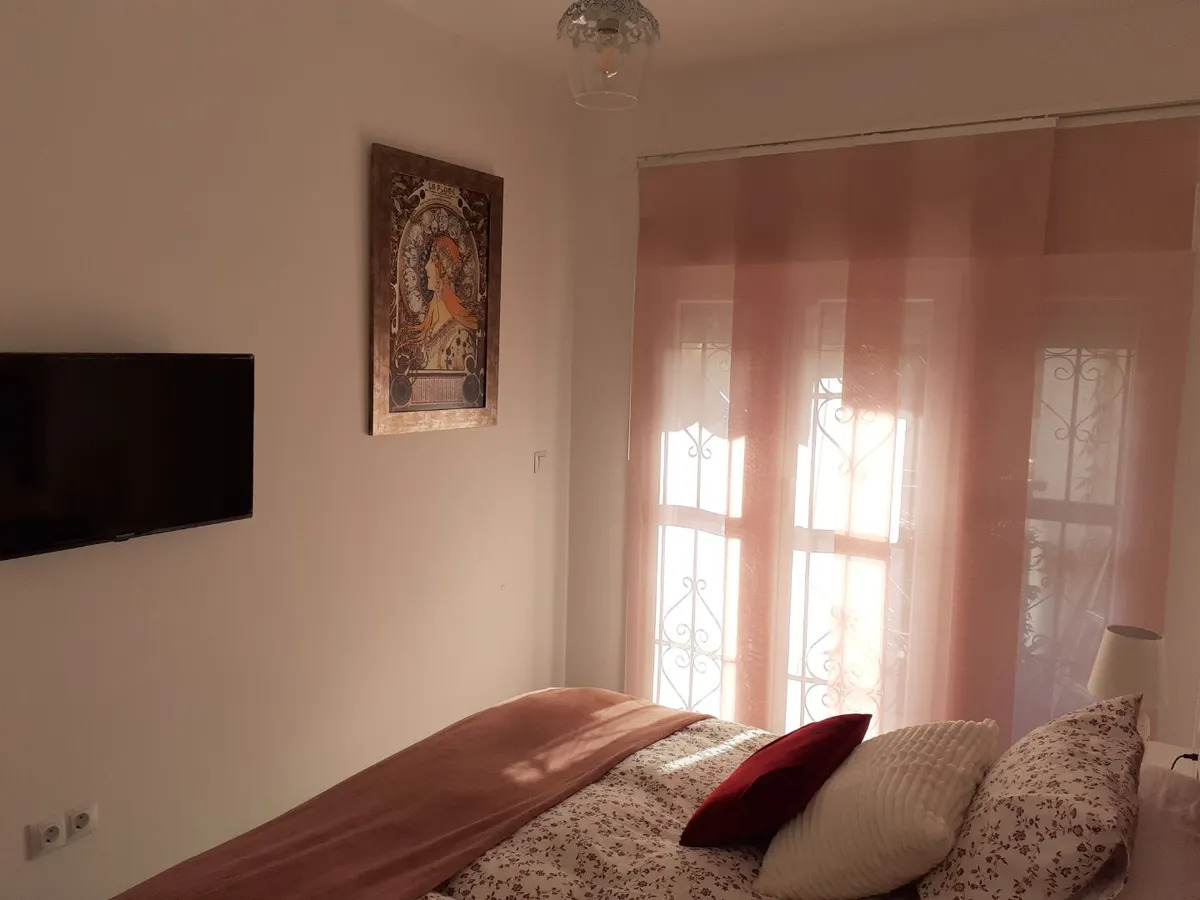 Média temporada . Se alquila desde 1.9.26-30.6.27  bonito apartamento en el centro de Torremolinos