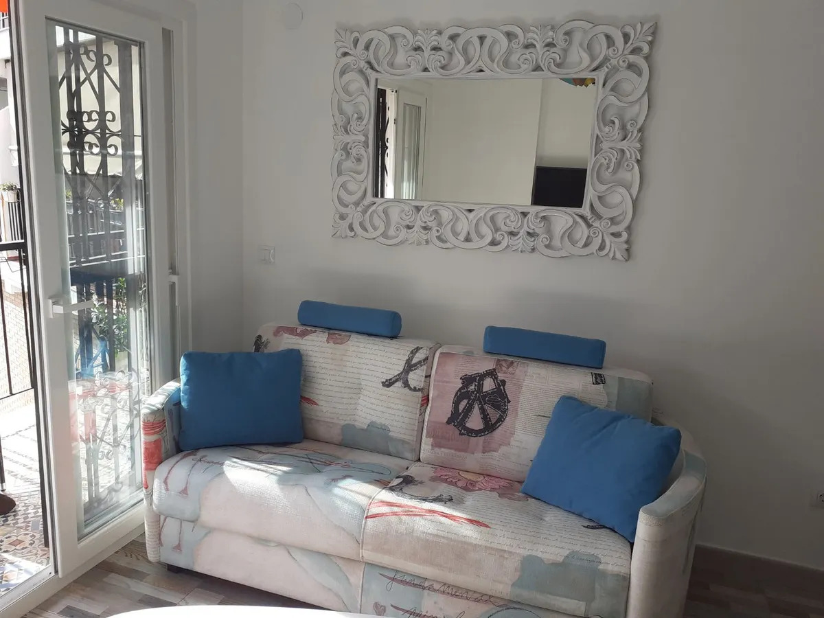 Média temporada . Se alquila desde 1.9.26-30.6.27  bonito apartamento en el centro de Torremolinos