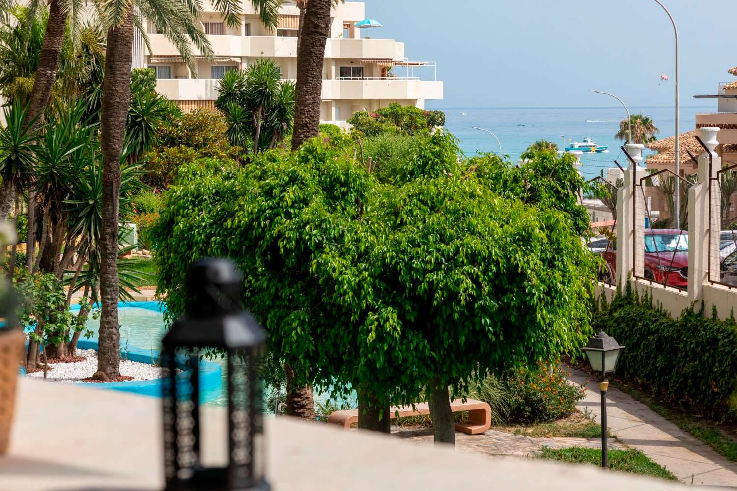 Media Temporada . Se alquila desde 1.10.26- 31.5.27  precioso Duplex von vistas laterales al mar  en 2ª linea de playa en Benalmadena.