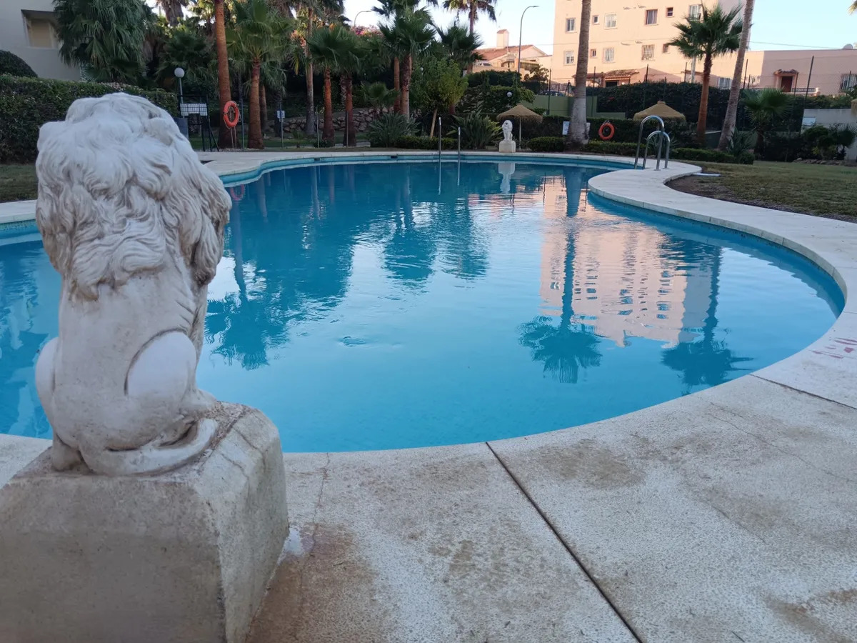 Larga temporada . Se alquila moderno  Loft con vistas al mar en la zona de Nueva Torrequebrada (Benalmádena )