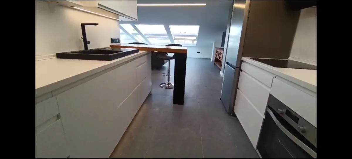 Larga temporada . Se alquila moderno  Loft con vistas al mar en la zona de Nueva Torrequebrada (Benalmádena )