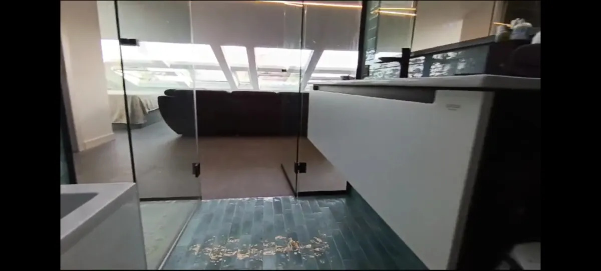 Larga temporada . Se alquila moderno  Loft con vistas al mar en la zona de Nueva Torrequebrada (Benalmádena )