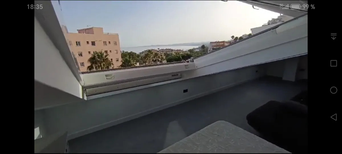 Larga temporada . Se alquila moderno  Loft con vistas al mar en la zona de Nueva Torrequebrada (Benalmádena )
