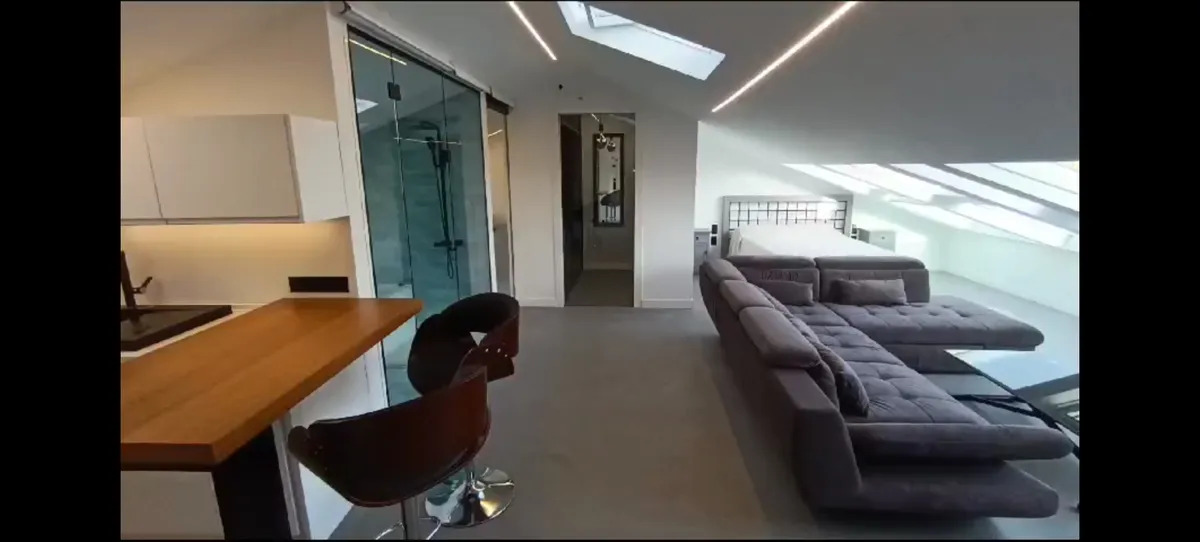 Larga temporada . Se alquila moderno  Loft con vistas al mar en la zona de Nueva Torrequebrada (Benalmádena )