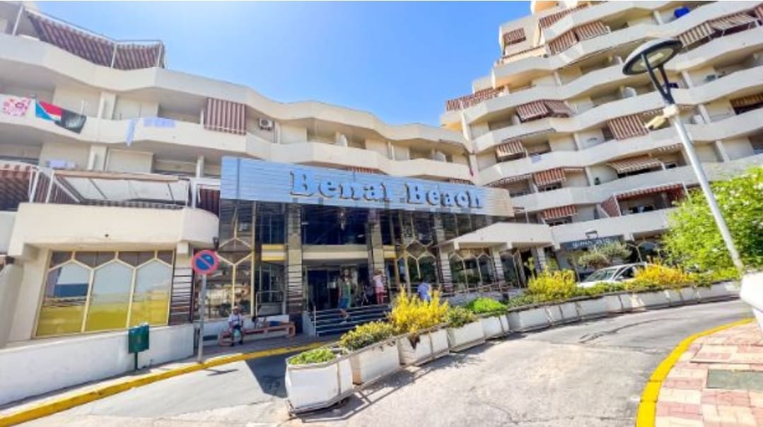 Media Temporada . Se alquila   desde 1.11.26-31.5.27  bonito apartamento con vistas al mar en 1ª linea de playa Benalmádena Costa