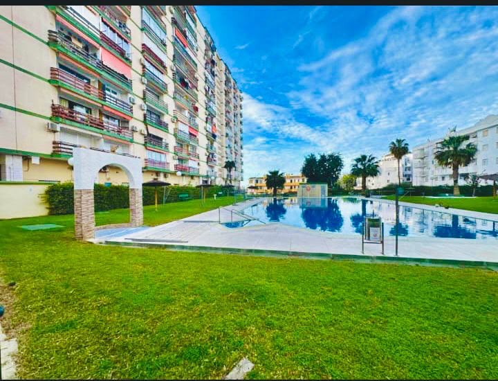 MEDIA TEMPORADA SE ALQUILA DESDE 1.10.26- 31.5. 27 BONITO APARTAMENTO A 100 METROS DE LA PLAYA EN BENALMADENA