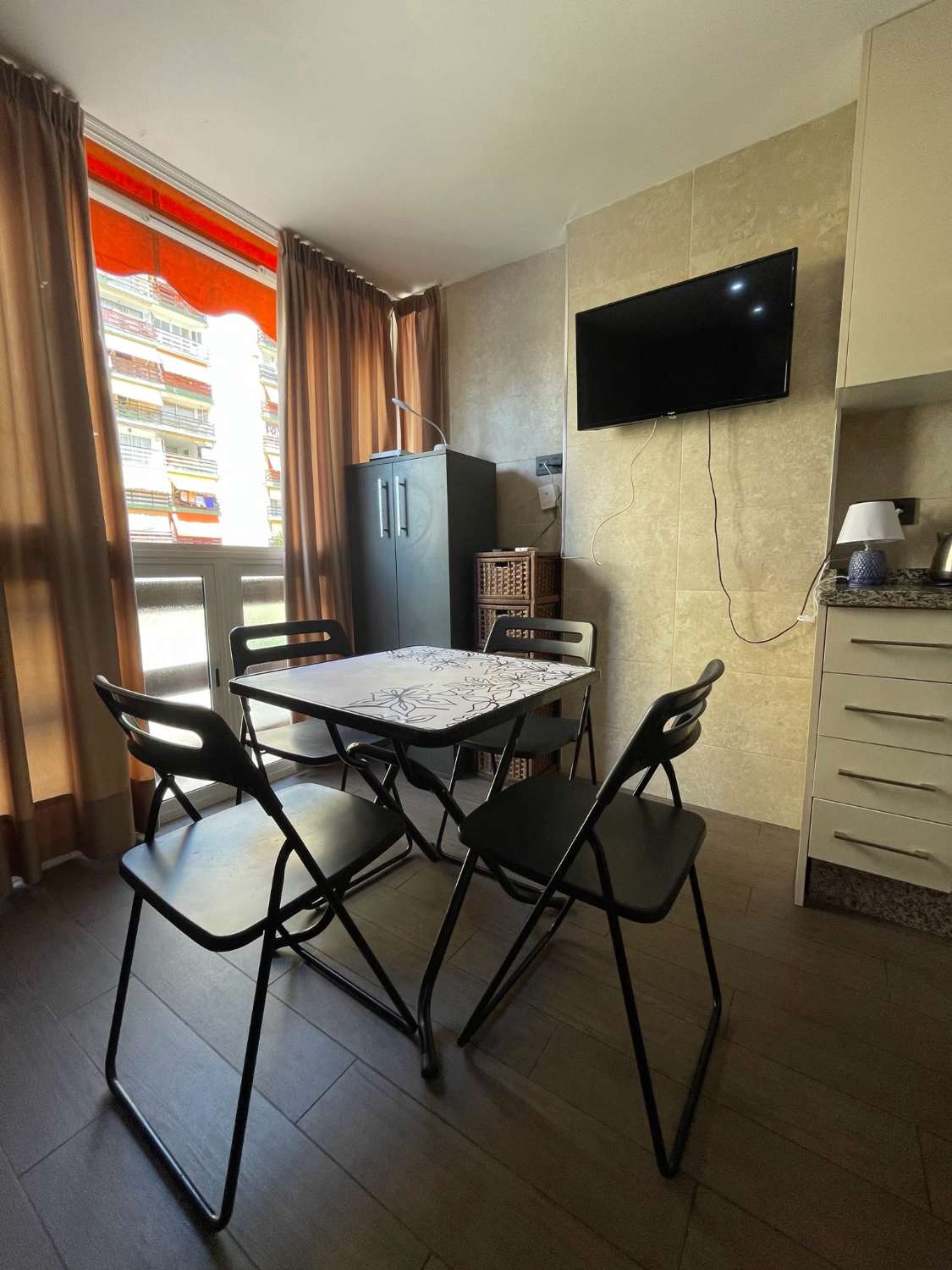MEDIA TEMPORADA SE ALQUILA DESDE 1.10.26- 31.5. 27 BONITO APARTAMENTO A 100 METROS DE LA PLAYA EN BENALMADENA