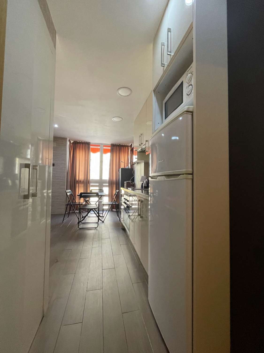 MEDIA TEMPORADA SE ALQUILA DESDE 1.10.26- 31.5. 27 BONITO APARTAMENTO A 100 METROS DE LA PLAYA EN BENALMADENA