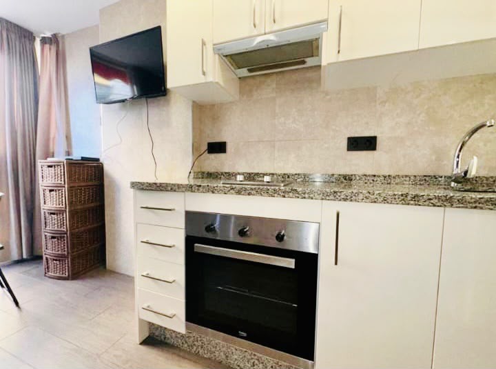 MEDIA TEMPORADA SE ALQUILA DESDE 1.10.26- 31.5. 27 BONITO APARTAMENTO A 100 METROS DE LA PLAYA EN BENALMADENA