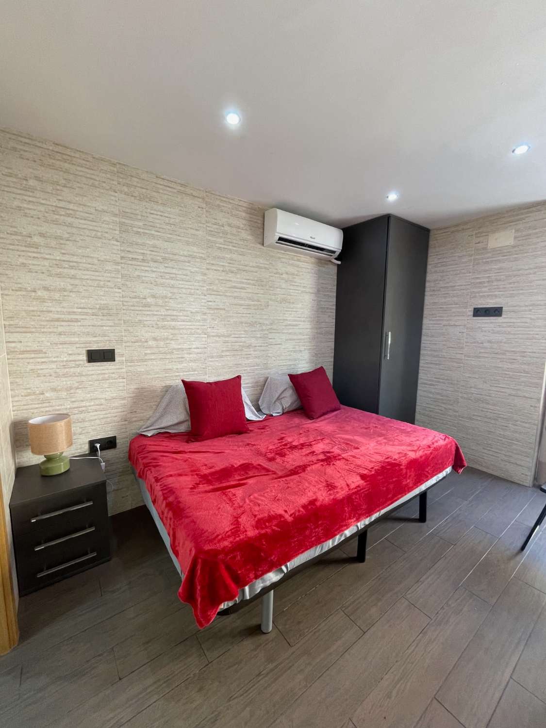 MEDIA TEMPORADA SE ALQUILA DESDE 1.10.26- 31.5. 27 BONITO APARTAMENTO A 100 METROS DE LA PLAYA EN BENALMADENA