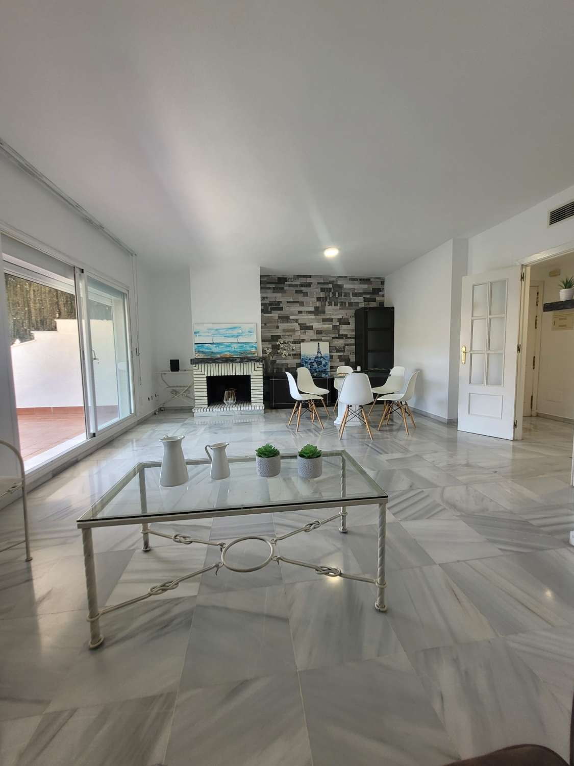 Se vende magnifico apartamento en la zona de Nueva Torrequebrada  en Benalmádena