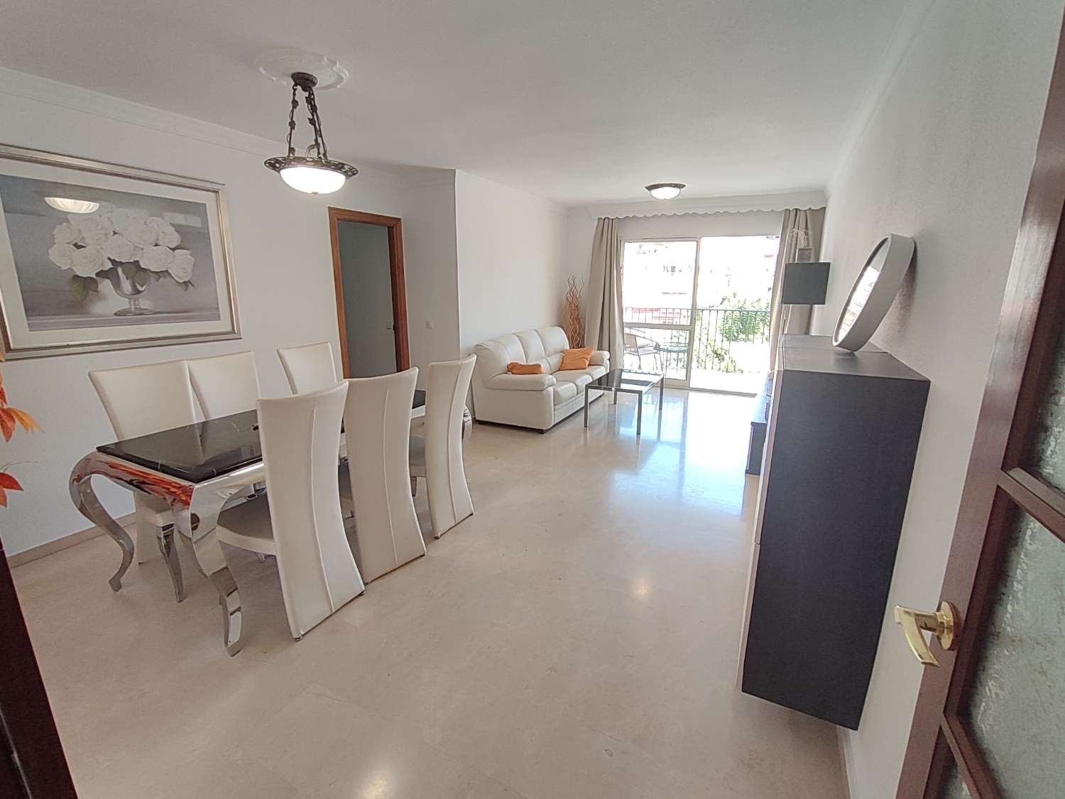 Se vende bonito piso  en zona Las Lagunas (Mijas)