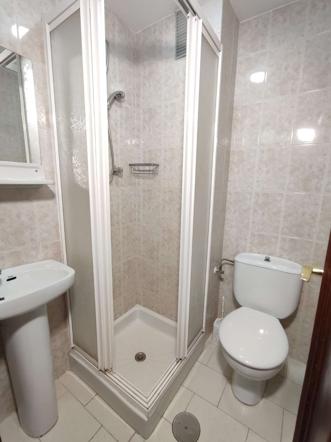 Se vende bonito piso  en zona Las Lagunas (Mijas)