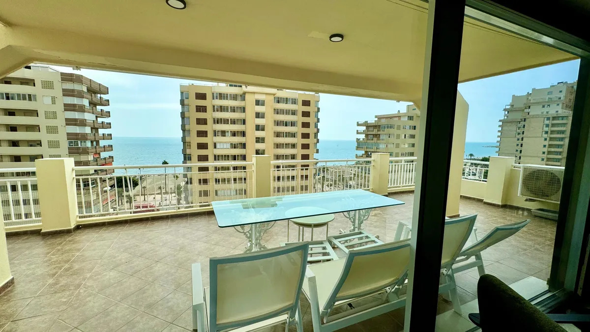 Praktfull, nyrenovert toppleilighet med havutsikt til salgs i Los Boliches-området (Fuengirola)