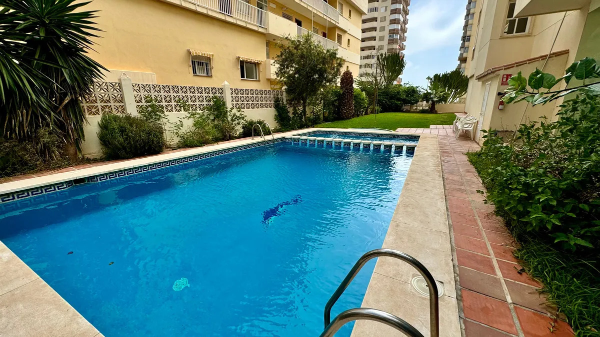 Praktfull, nyrenovert toppleilighet med havutsikt til salgs i Los Boliches-området (Fuengirola)