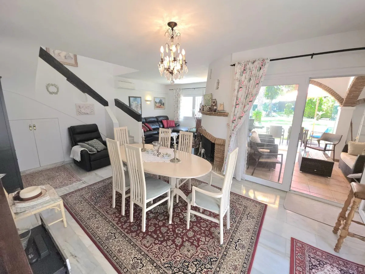Se vende magnifico chalet adosado en Calahonda (Mijas)