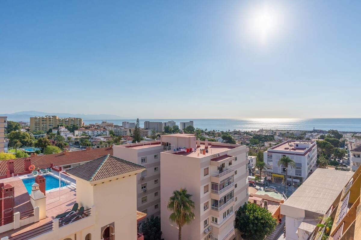 Media Temporada . Se alquila desde 1.10.26-31.5.27  magnifico Atico Dúplez con vistas al mar cerca de Puerto Marina (Benalmádena)