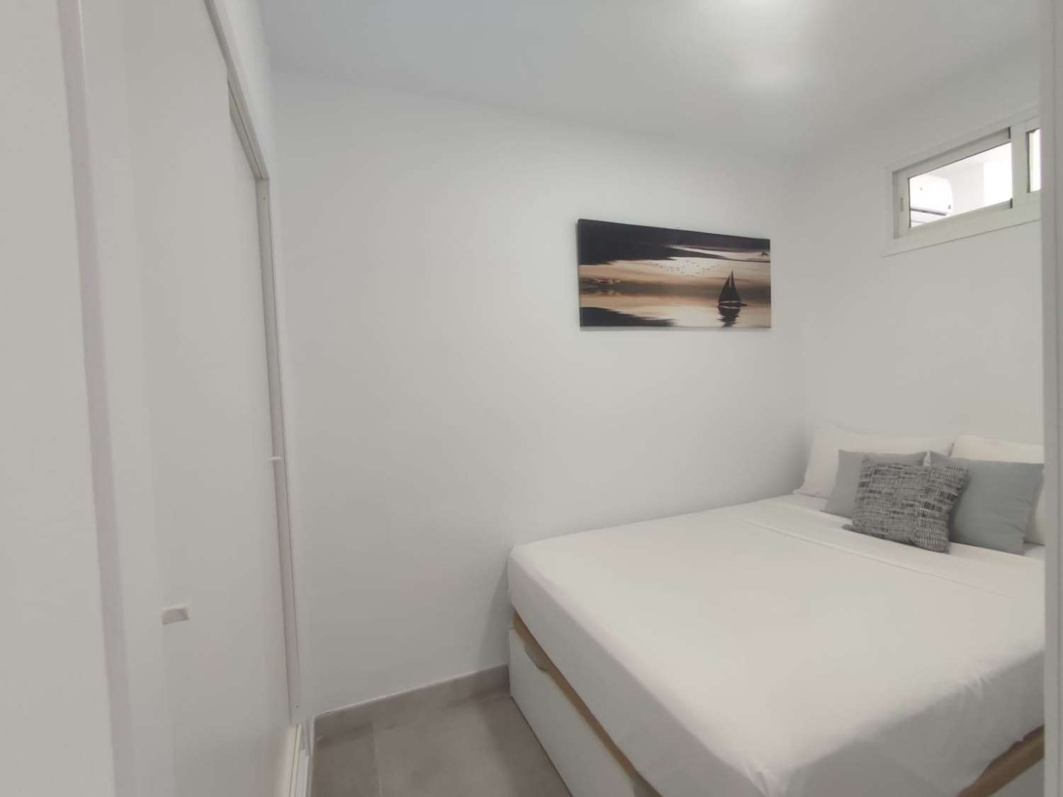MEDIA TEMPORADA. SE ALQUILA DESDE 1.10.27  POR 11 MESES  BONITO APARTAMENTO CON VISTAS AL MAR  EN EL CENTRO DE TORREMOLINOS