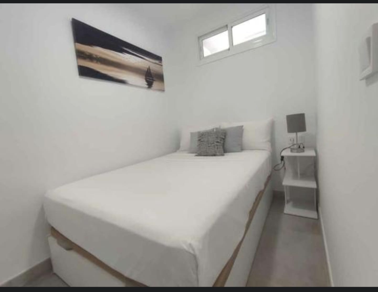 MEDIA TEMPORADA. SE ALQUILA DESDE 1.10.27  POR 11 MESES  BONITO APARTAMENTO CON VISTAS AL MAR  EN EL CENTRO DE TORREMOLINOS