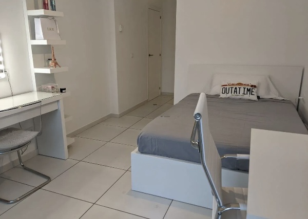Larga temporada . Se  alquila magnifico  Chalet Pareado  con vistas  al mar en zona  Casablanca ( Benalmadena Pueblo )