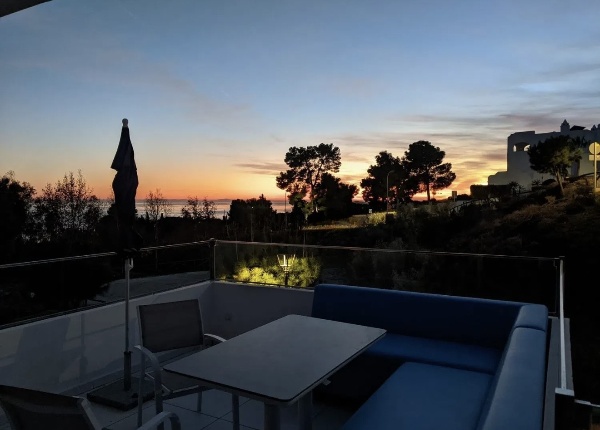 Larga temporada . Se  alquila magnifico  Chalet Pareado  con vistas  al mar en zona  Casablanca ( Benalmadena Pueblo )