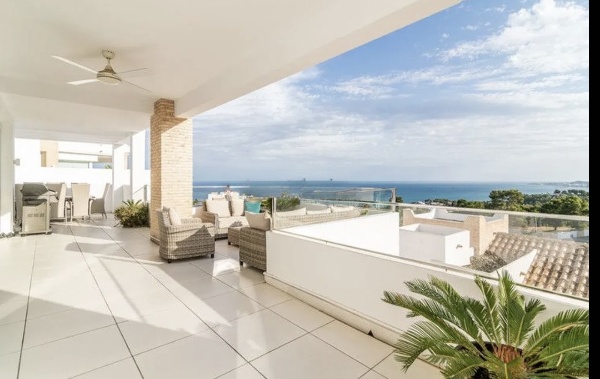 Larga temporada . Se  alquila magnifico  Chalet Pareado  con vistas  al mar en zona  Casablanca ( Benalmadena Pueblo )