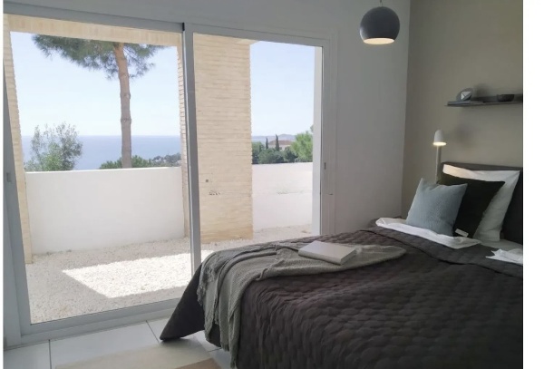 Larga temporada . Se  alquila magnifico  Chalet Pareado  con vistas  al mar en zona  Casablanca ( Benalmadena Pueblo )