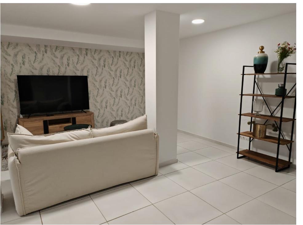 Larga temporada . Se  alquila magnifico  Chalet Pareado  con vistas  al mar en zona  Casablanca ( Benalmadena Pueblo )
